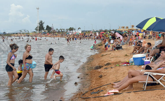 El verano “estalla” en los balnearios Costa Sur y El Brete