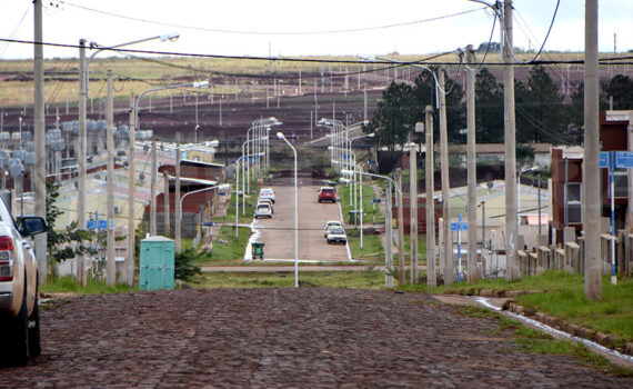 Asfaltarán varias calles de Itaembé Guazú y compraron más terrenos para viviendas